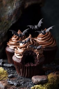 These rich chocolate cupcakes are topped with velvety chocolate frosting and adorned with flying bat decorations. The deep, dark chocolate flavor is complemented by the playful bat toppers, making them a fun and eerie treat. These cupcakes are perfect for adding a little Halloween magic to your dessert table and are a highlight in our 21 Spooky Halloween Cupcake Decoration Ideas.