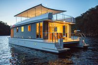 world’s first solar-powered houseboat