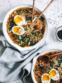  Easy homemade healthy ramen bowls! Made with carrots, mushrooms, kale or spinach. Seasoned with Asian flavors like fresh garlic, ginger, and green onions. Top with a variety of toppings like jalapenos, sesame seeds, and jammy hard-boiled eggs. Soup | Soup Recipes | Vegetable Soup | Chicken Soup | Healthy Soup | Easy Recipes | 