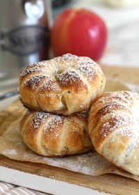 Cooking with Manuela: Apple Ring Pastries