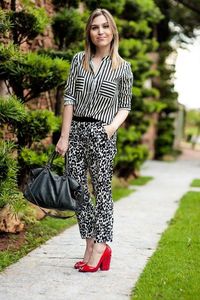 I would absolutely wear this to work with flats! Love the mix of patterns but staying with the black and white- easy to accessorize! And also so comfy looking