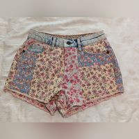 New Anthropologie Farm Rio High-Rise Patchwork Multi Floral Denim Shorts Size 25 This Denim Pair Features A Patchwork Of Dreamy Floral Motifs, Infusing Warm-Weather Ensembles With A Dash Of Femininity. New With Tags