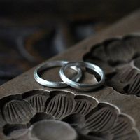 Silver Wedding Ring Set / His and Hers Wedding Bands / Rustic Rings / Couple's Wedding Bands / Traditional Japanese Wedding Ring Box