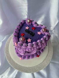 Purple heary cake #cake #purple #oliviarodrigo