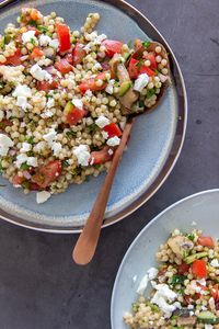 Parelcouscous met feta, tomaat, peterselie, dille en champignons - Jenny Alvares