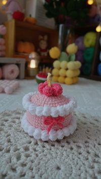 Crochet a birthday cake