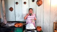 Huevos con Chile Rojo y Cafe de Olla De mi Rancho a Tu Cocina