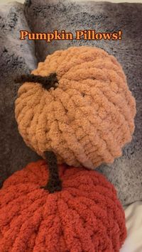 The perfect pumpkin pillow for the fall season! Pumpkin Chunky Knit Pillow | Diy crochet projects, Fall crafts, Crochet projects