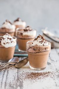 This easy chocolate mousse is the stuff chocolatey dreams are made of, and the fact that it�s so unbelievably simple to make is thanks to an unlikely secret ingredient: mini marshmallows. #chocolatemousse #easydesserts