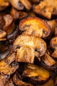 Easy juicy air fryer mushrooms. Oh my goodness these are the best, I wanted to eat the whole batch! So easy and the texture is incredible!