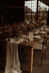 Autumnal wedding styling with neutral linen, brown glassware, stoneware plates, Ester & Erik candles and British grown flowers #wedding #weddingstyling | https://thetrove.events/ Photography - Esme Whiteside