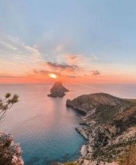 Driving around the isla Ibiza from north to south from the east to west visit Es Vedra ibiza spian |ibizatravel | travelibiza | travelspain | spaintravel | ibizaoldtown | ibizanature | natureibiza | spainnature | naturespain | ibizaaesthetic | spainaesthetic | ibizathingstodo | thingstodoinibiza | thingstodoinspain spainthingstodo | ibizaoutfits | ibizafood ibizaoldtown | yogainibiza ibizabeach |spainbeaches | ibizanature | spainnature | beachclubs | beachhouse | ibizavibes ibizastyle | hippie