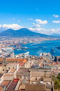 Nobody can visit Naples and go home empty-handed without gifts, souvenirs, or great memories. This Italian city is famous for its great attractions sprawling from the gulf coast to the entire city. We have explored this largest city in Southern Italy and picked the most fun and amazing things you can do. Check out the top things to do in Naples, Italy.