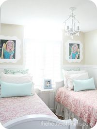 Small shared bedroom - Beautiful! I don't care how many rooms we have in our house. My kids will share a bedroom.