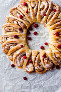 Cinnamon Roll Wreath - Sally's Baking Addiction