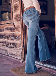 WEAR THE RAINBOWTaking our '70s-inspired look to a whole new level, the Women's Fierce Flare Embroidered Back Pocket Jean will add some pep to your step in the season to come. It's crafted from cotton with just a subtle amount of stretch for flexibility. It comes with an ultra-flattering high-rise waistline and a full flared leg for a dosage of drama. Best of all, the rainbow "W" embroidery on the back pockets will really lend a retro-inspired vibe to any outfit.