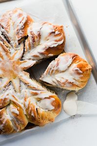 Cinnamon Roll Twisted Snowflake Bread - 3 Scoops of Sugar