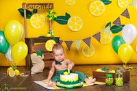 First cake smash smashcake cakesmash ideas boy 1 year balloons flags decor rafinad yellow orange green lemon smile face happy happiness studio leaves lemonade theme birthday wooden wood candy