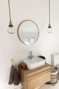 Have you discovered our mirror range? We crafted the perfect mirrors to allow you to bring style and class into your home décor! 📸 Image Credit: @thefamilyfarmhouse_ #BathroomInterior #Lighting #HomeDecor