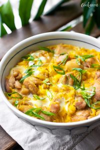 15-Minute Oyakodon (Japanese Chicken & Egg Rice Bowl) | Cookerru