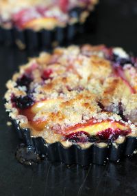 Tarts are for dreamers: Blueberry nectarine tarts - Splash of Something