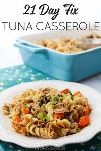 This healthy tuna casserole contains homemade cream of mushroom soup and whole grain noodles–perfect healthy comfort food for the days you need it most! 21 Day Fix Tuna Casserole | Clean Tuna Casserole | Healthier Tuna Casserole | Easy Tuna Casserole