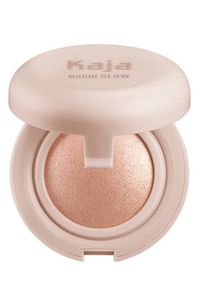 What it is: A compact cream-to-powder highlighter that adds an effortless glow on the go.What it does: The innovative powder-gel highlighter feels like a cream and finishes like a powder. Get the sweetest-looking glow at home and on the go with this shimmering, bite-sized confection. Made in Korea