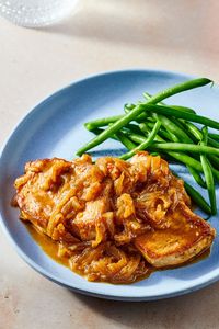 Easy Caramelized Onion Pork Chops