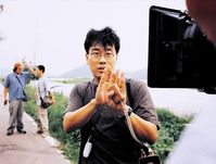 Joon-ho Bong on the set of ’Memories of Murder (2003)‘