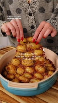 Are you on the hunt for the ultimate side dish to complement your meal? Look no further! These sensational roasted garlic potatoes with parmesan are a feast for the senses. They emerge from the oven crispy and golden on the outside, while staying irresistibly fluffy on the inside. The baby red potatoes are masterfully seasoned with a delightful blend of garlic, herbs, butter, and bacon, and then generously coated with savory Parmesan. They’re baked to perfection on a single sheet pan.