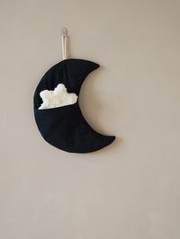 Beautiful handmade moons exclusively designed by Mikanu for Organic Zoo. Special limited edition Organic Zoo x Mikanu. Carefully handcrafted, this lovely moon adds the perfect finishing touch to any bedroom or nursery. Made of super-soft organic cotton, it features a cute little pocket to keep all the little treasures and tiny friends safe. It makes a wonderful gift for your little one. 100% organic laundered cotton filled with polyester filling. BRAND: Organic Zoo x Mikanu Made in Germany