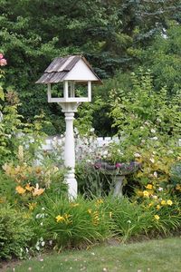 bird houses & bird baths