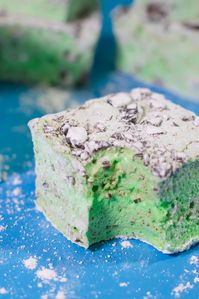 Mint Chocolate Chip Marshmallows | Easy Homemade Flavored Marshmallow Recipe | Cute No Bake Desserts Ideas | For Kids, Christmas, Melted | Ina Garten | Fluffy Gourmet Vanilla Mint Squares | Aesthetic Photography