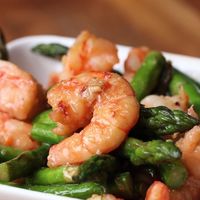 Shrimp And Asparagus Stir-Fry (Under 300 Calories)