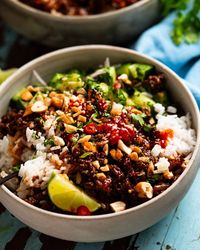 Thai sweet chilli beef bowls