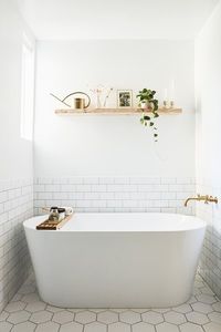 Bathrooms We Love: Beauty Vlogger Kristin Johns Showcases Her Glistening Bathroom in Los Angeles - Photo 4 of 9 -