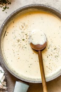 The easiest garlic cream sauce for pasta. Made with six basic ingredients. #garlicsauce #garliccreamsauce #whitesauce #pastasauce #creamypasta