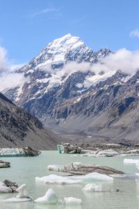 Aoraki/Mount Cook is one of the most incredible National Parks. For the one of the easier walks where you don't sacrifice on views, discover the breathtaking Hooker Valley Track. Everything you need to know is here with photos, tips, and more from this incredible trail.