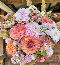 Sweety Pea's Flower Farm on Instagram: "A contender for "favorite bouquet" this season. One of you found it on the flower stand yesterday 💕 Enjoy!! #flowerfarm #flowers #flowerfarmer #localflowers #grownnotflown #slowflowers #farmerflorist #cutflowers #flowerfarming #dahlias #florist #flower #floret #floretalumni #flowerstagram #shoplocal #locallygrown #weddingflowers #seasonalflowers #floraldesign #locallygrownflowers #ayearinflowers #supportlocal #freshcutflowers #womenwhofarm #magnolia #da