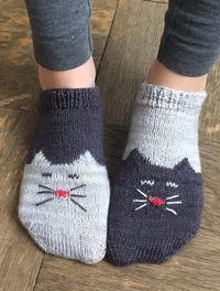 Yinyang Kitty Socks Free Pattern | Knitting Spirit