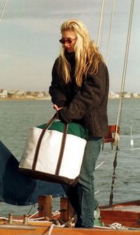 Style Icon: The Timeless Looks of Carolyn Bessette-Kennedy