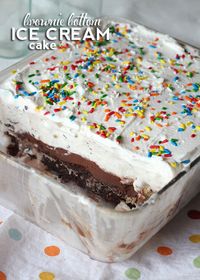 I love ice cream cake! Maybe I'll do this for my birthday next year, along with homemade sprinkles to top it off (because the premade ones you buy just taste like wax and bone to me).