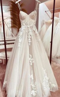 Shop Adorable Spaghetti A-line Empire Applique Wedding Dress with Court Train Online. Dorris Wedding offers tons of high quality collections at affordable prices. Free shipping Now!