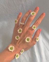 Soft photography. Flower aethetic. Soft aesthetic. Green aesthetic. #greenaesthetic #floweraesthetic #softaesthetic #aestheticphoto #pearljewelry #pearlring