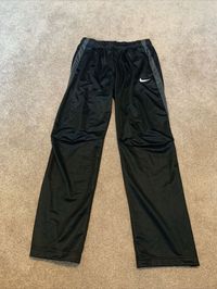 These Nike sweatpants are in excellent condition. They are a size medium and are black. Smoke free home.