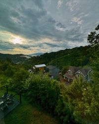 Gatlinburg, you’ve made my mountain dreams come true. 🏞️❤️ 📍 Gatlinburg, Tennessee #GatlinburgGetaway #MountainMagic #travel #travelgram #blackgirlmagic #blackgirltravelslay #stlbloggers