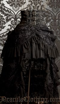 Steampunk Bustle Skirt!!! I keep looking at this... I'm a thinking about it..