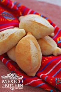 Mexican bolillo recipe (pan francés), the Mexican crusty rolls popular to make sandwiches (tortas). This is a step by step photo tutorial. You'll learn how to make this rolls at home. #bolillos #tortas #recipe #MexicanFood