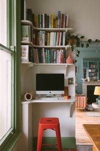 A Colorful Vintage Eclectic Home in England 16