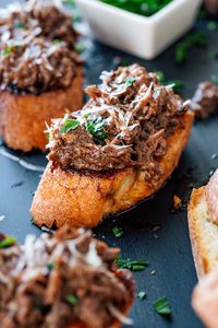 Braised Short Ribs on Garlic Crostini | The Cozy Apron